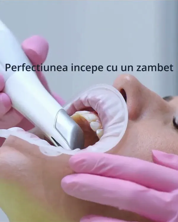 Stomatolog cu scaner intraoral la Clinica stomatologică Sparklingmoon Dental Sector 4 - programări și urgențe